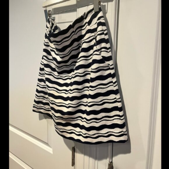 Ann Taylor - New Wave A-line Pocket Skirt - Picture 3 of 5